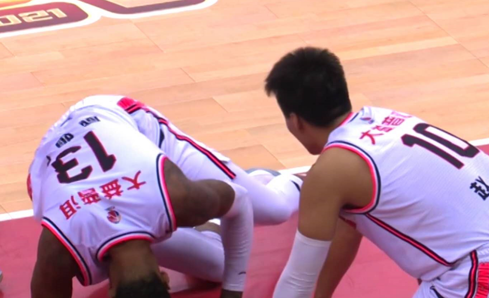 乐鱼注册-包含反击节奏：北京队利用快攻连续得分，拉开差距！的词条