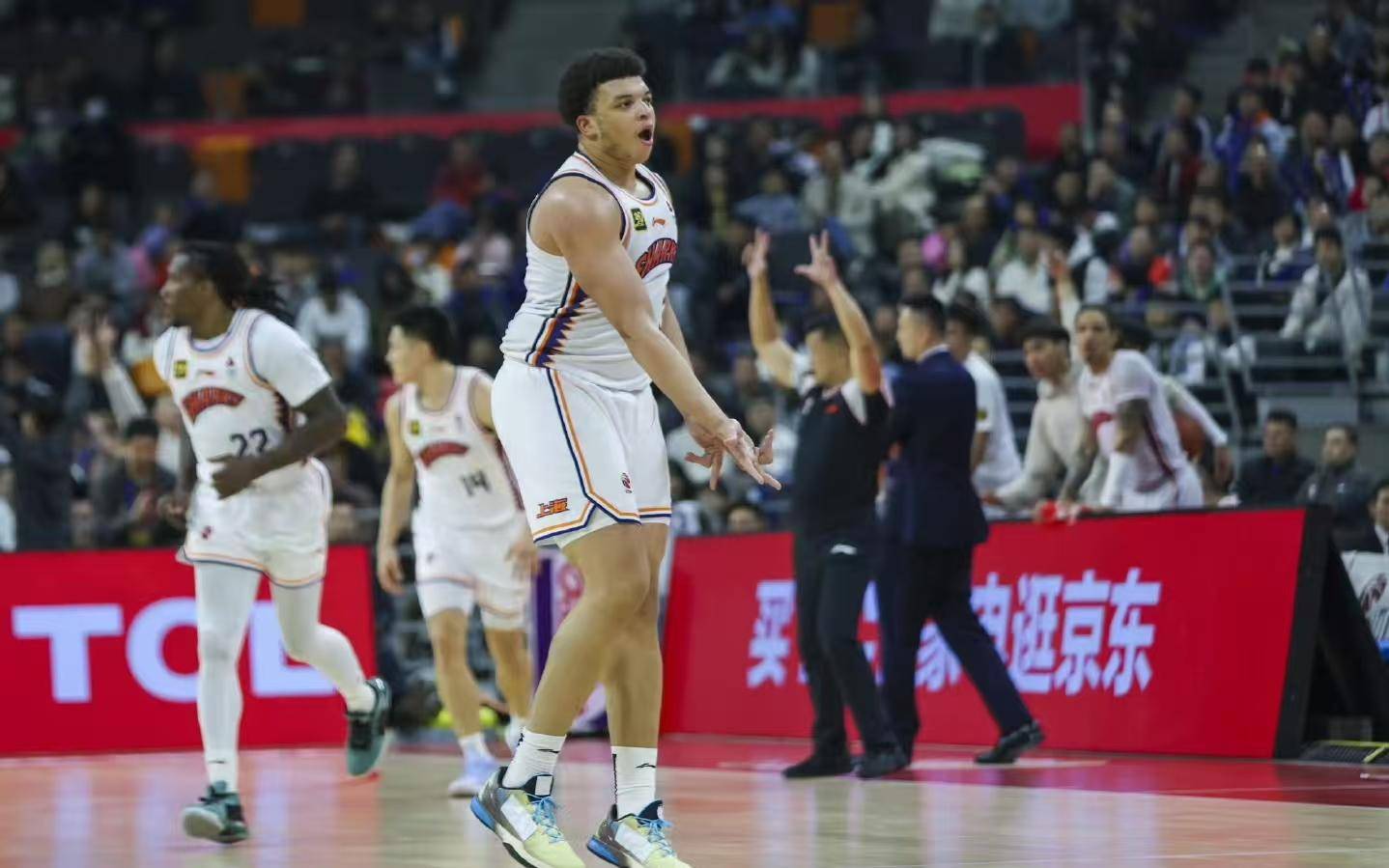 包含反击节奏：北京队利用快攻连续得分，拉开差距！的词条