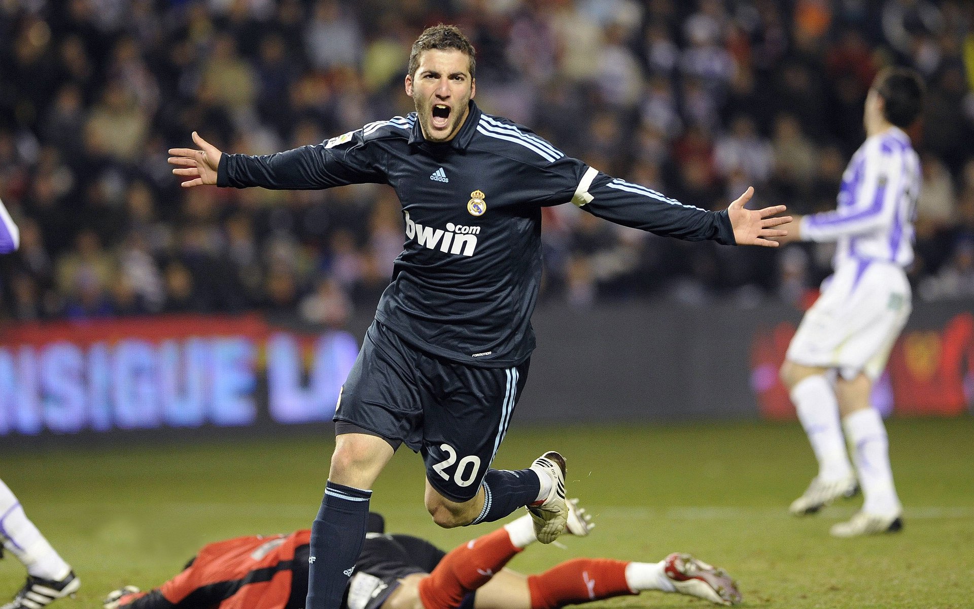 乐鱼体育官方-墨尔本联客场表现不俗，墨尔本超级联赛