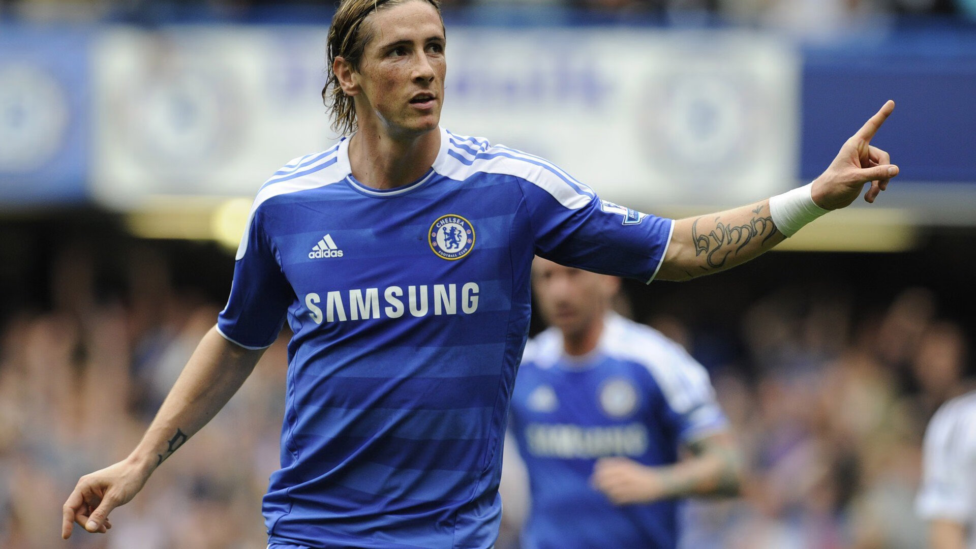 英超比赛中裁判吹罚尺度对战术执行的微观影响，英超裁判口哨