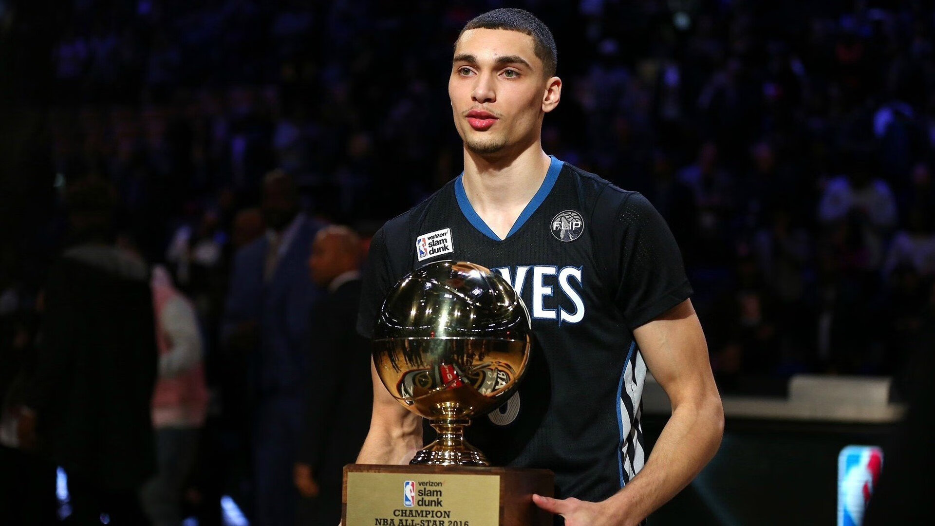 LEYU乐鱼官网-雄鹿比赛中遭遇再犯规，失去比赛，雄鹿的比赛