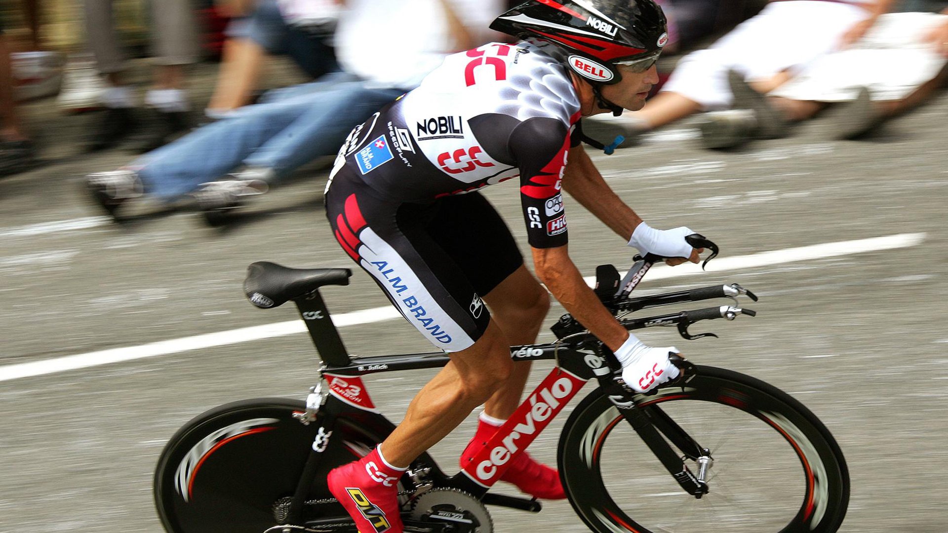 _自主研发智能跑步机：科技助力全民健康_，智能跑步机app